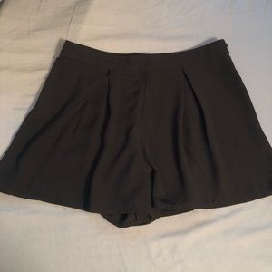 Black pleated shorts